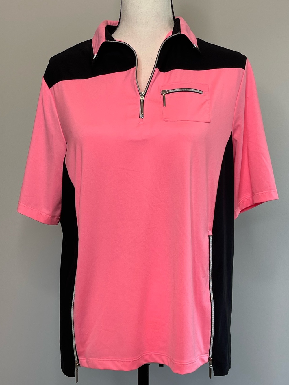 Jamie Sadock pink black top size medium pink black zipper detail golf bowling